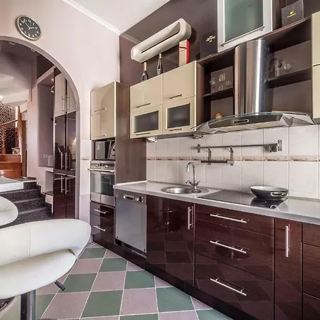 Hajos Rooftop Terrace & Apartman